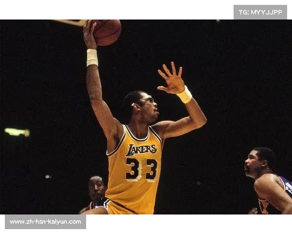 贾巴尔是否是历史上第一中锋他的真实位置是大前锋还是中锋